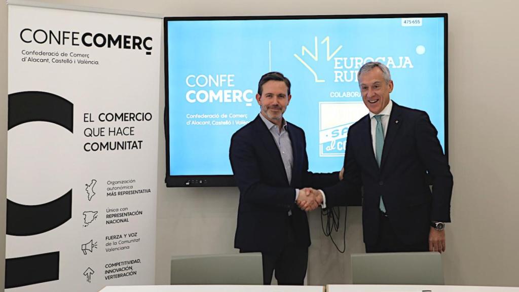 El presidente de Confecomerç CV, Rafael Torres García, y el presidente de Eurocaja Rural, Javier López Martín.