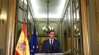 Pedro Sánchez, presidente del Gobierno, comparece en la embajada de España, tras la cumbre de París.