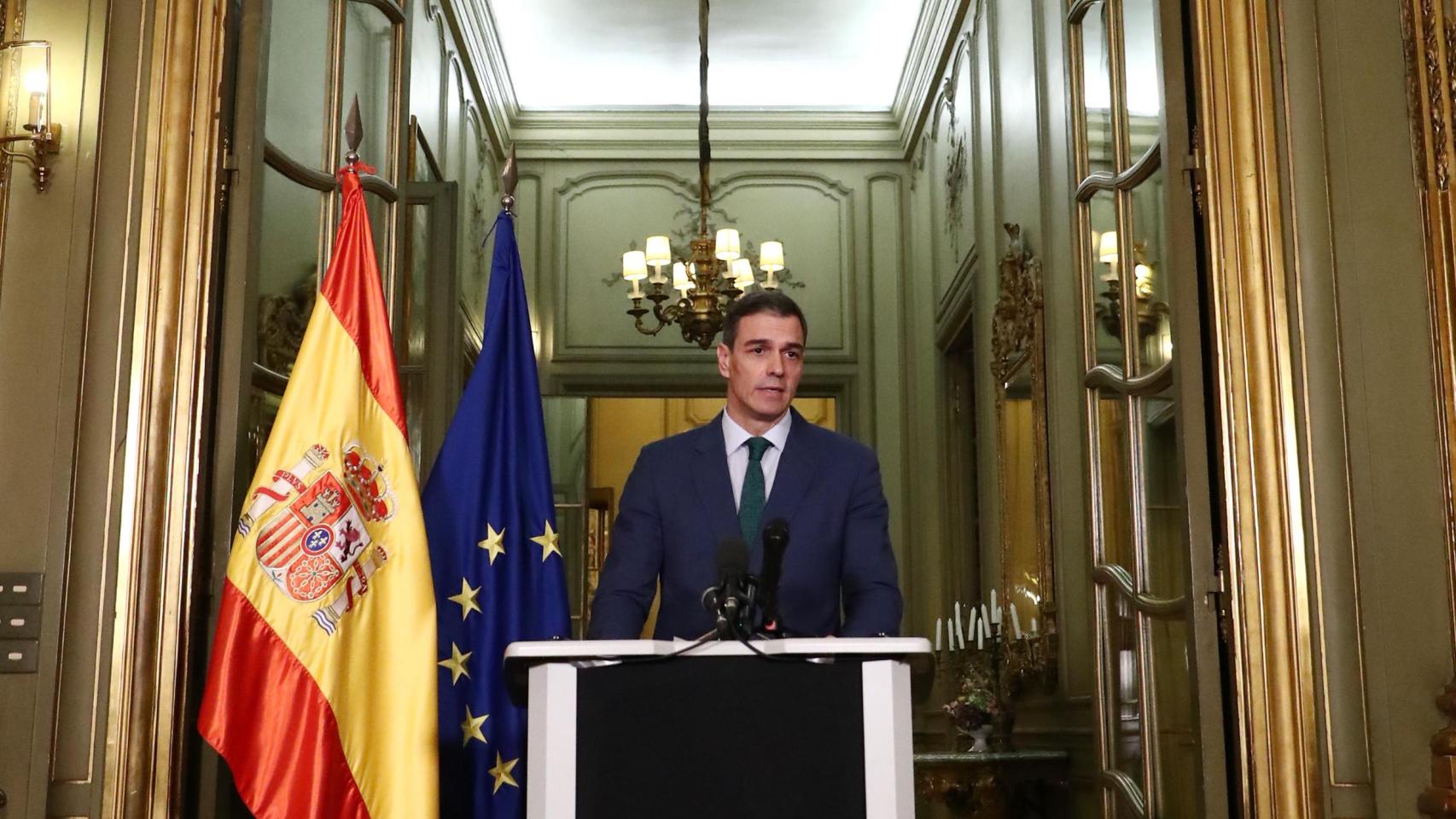 Pedro Sánchez, presidente del Gobierno, comparece en la embajada de España, tras la cumbre de París.