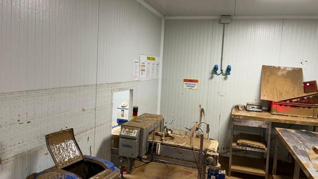 Interior de la empresa tres meses después de la dana. EE