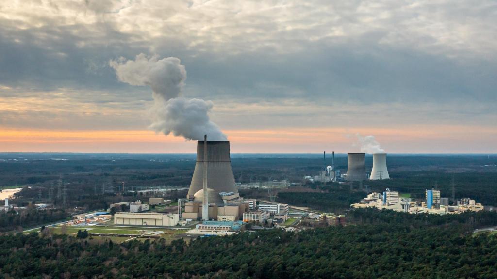 Una vista aérea muestra la central nuclear de Emsland en 2023.