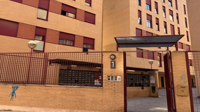 La entrada de Fuente Arenosa 1, la urbanización okupa de Parla.