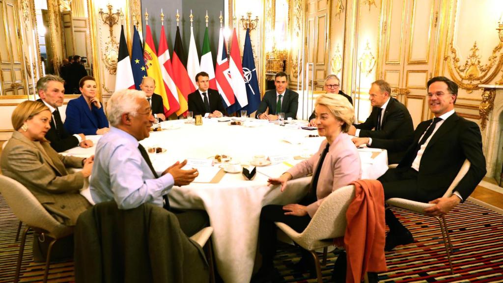 Los participantes en la minicumbre sobre el futuro de Ucrania en París