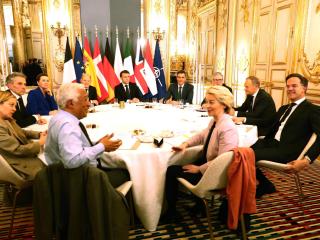 Los participantes en la minicumbre sobre el futuro de Ucrania en París