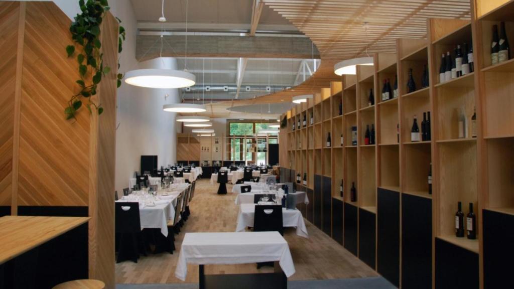 Interior del local de A Nave de Vidán, en Santiago.