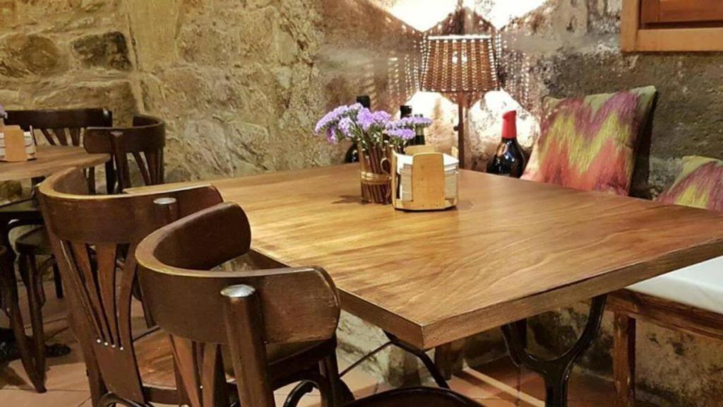 Interior de A Tasquiña de San Pedro, en Santiago.