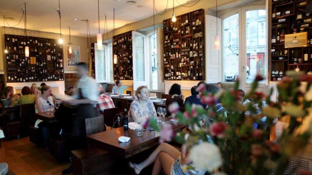 Interior del Café de Altamira, en Santiago.