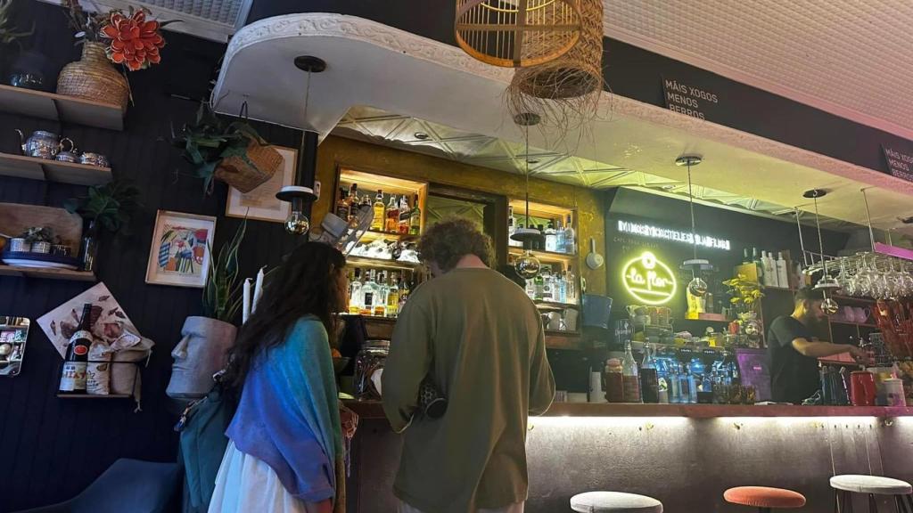 Interior de La Flor,  en Santiago.