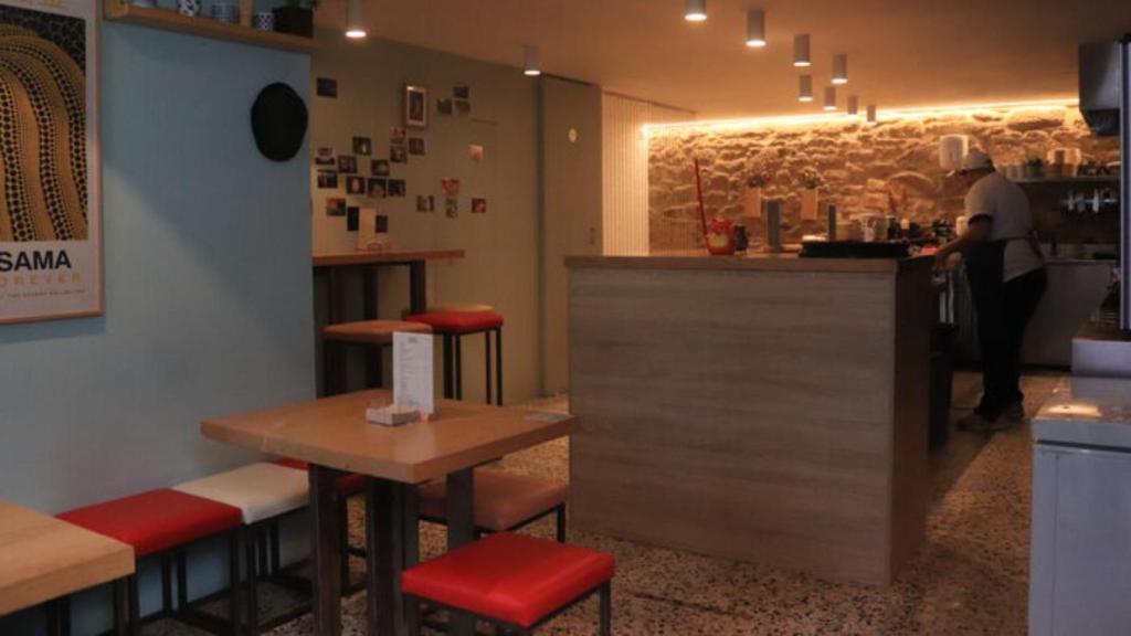 Interior de Nara Noodlebar, en Santiago.