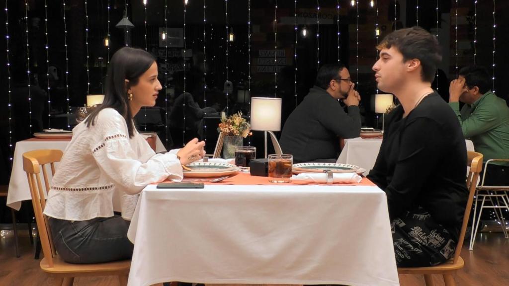 Mónica y José en 'First Dates'.
