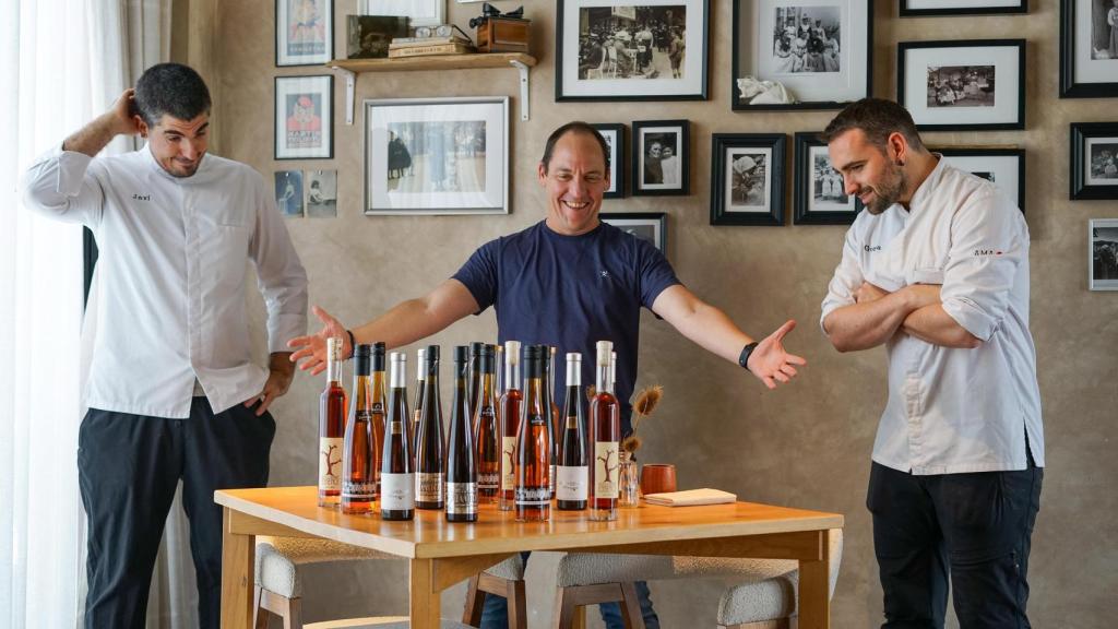 Haritz Rodríguez en una cata de sidras en el restaurante Ama Tolosa.
