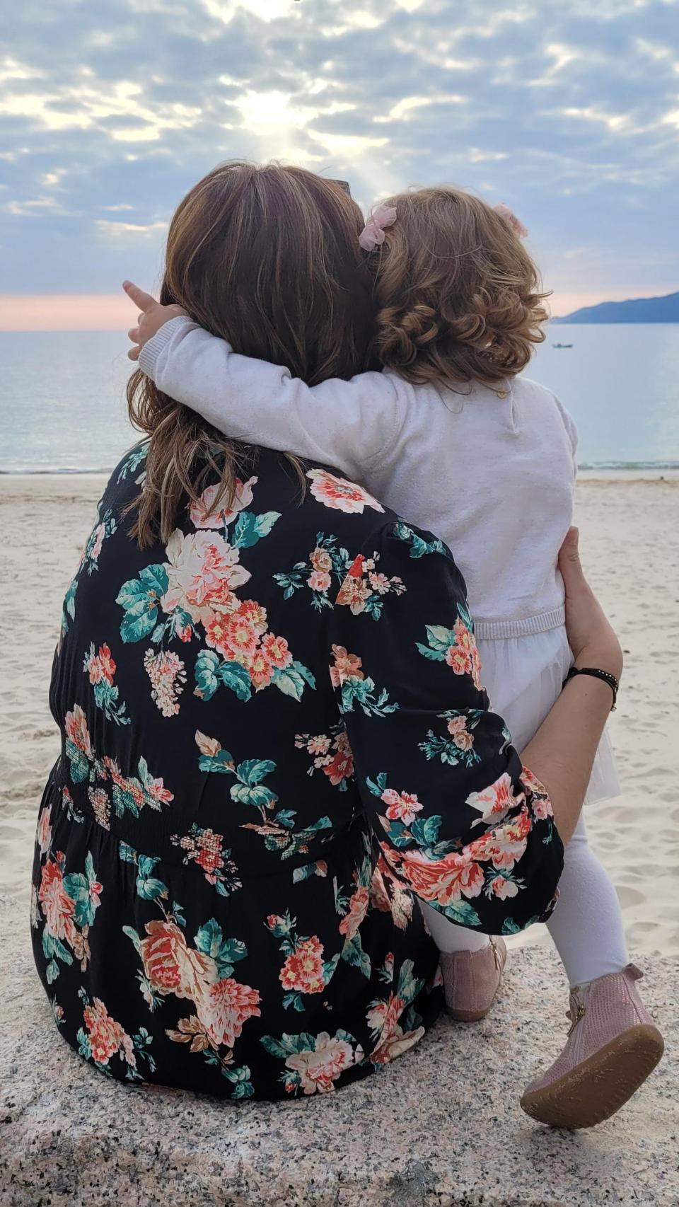 Noelia O. con su hija.