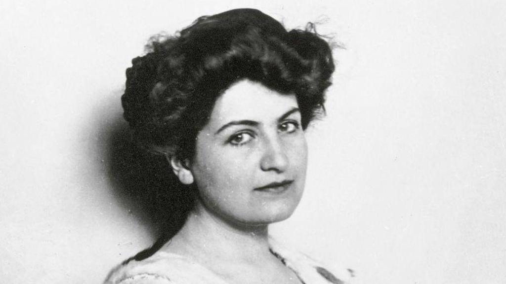 Foto retrato de Alma Mahler.