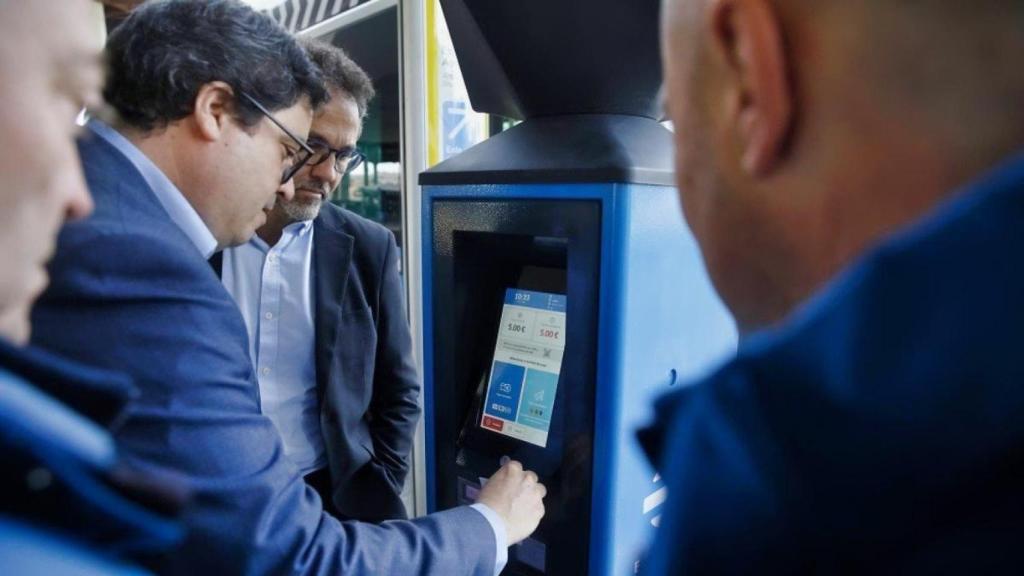 Tótem de venta billetes de la línea Exprés en Atocha.