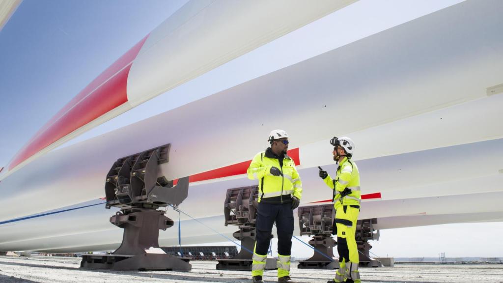 Trabajadores de Siemens Gamesa en la fábrica Le Havre (Francia).