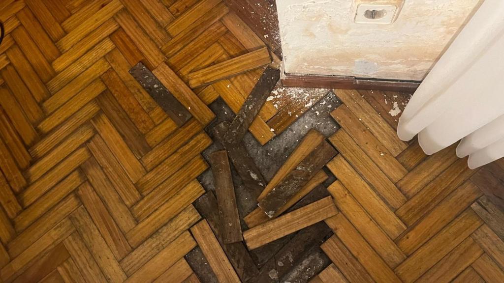 Humedades en un inmueble de la calle Galera, en A Coruña