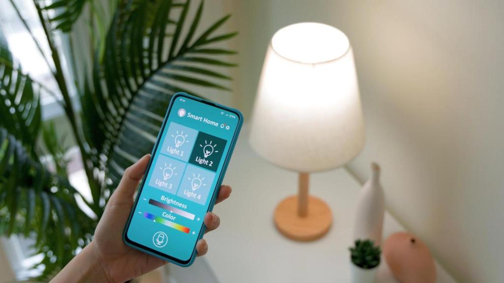 El móvil puede controlar gran parte de la tecnología y aplicaciones de la casa con una app.