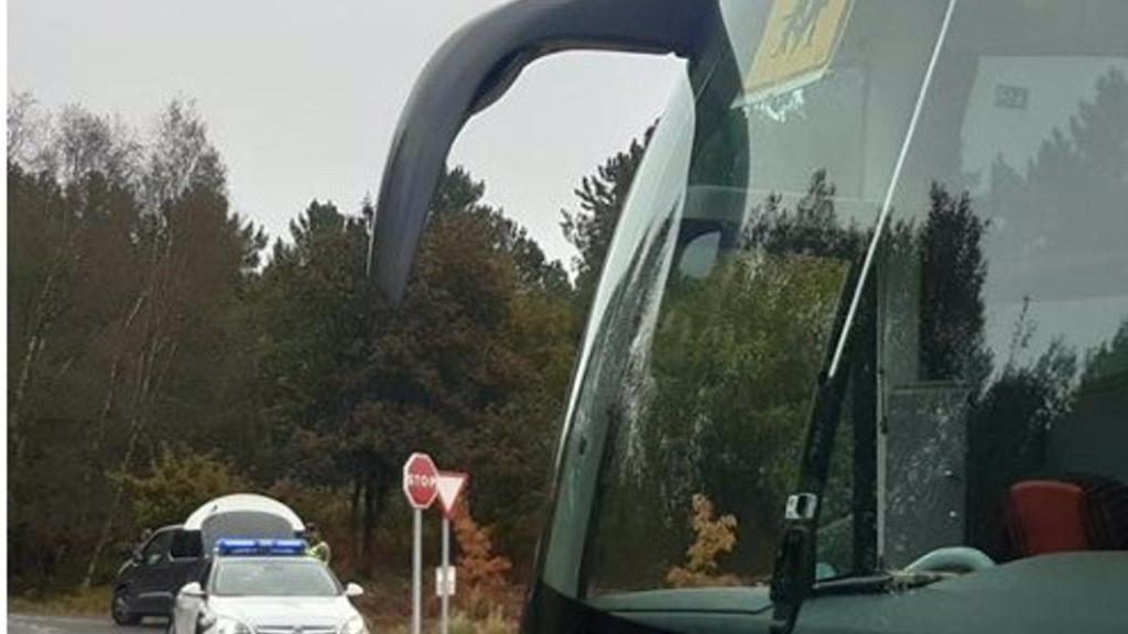 Un conductor de bus escolar da positivo en alcohol y cocaína transportando a menores en Ourense