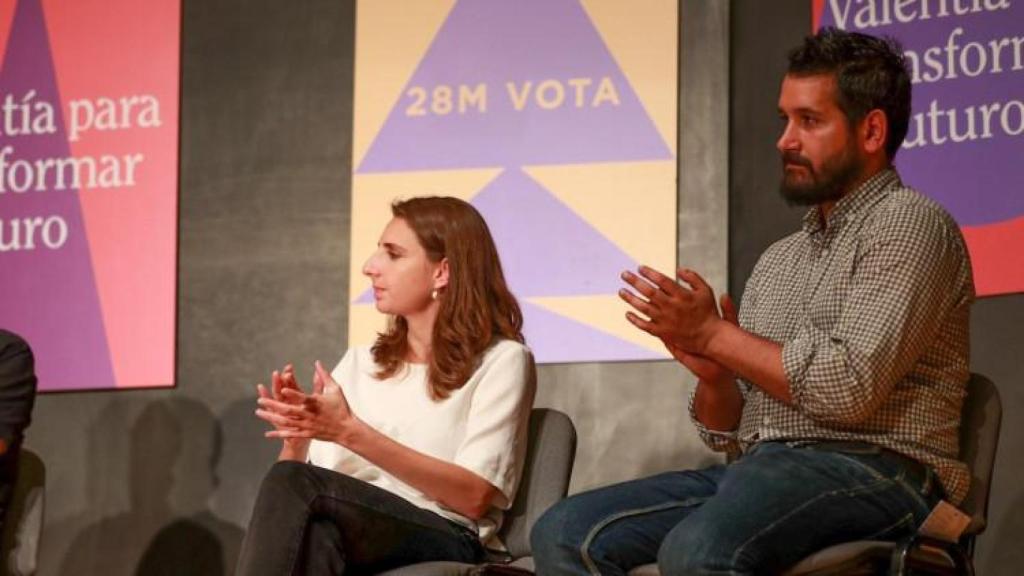 Juanjo Martínez (d), durante un mitin previo a las elecciones autonómicas de 2023.