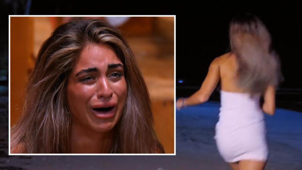 Stephany, concursante de 'La isla de las tentaciones', huye despavorida de la hoguera.