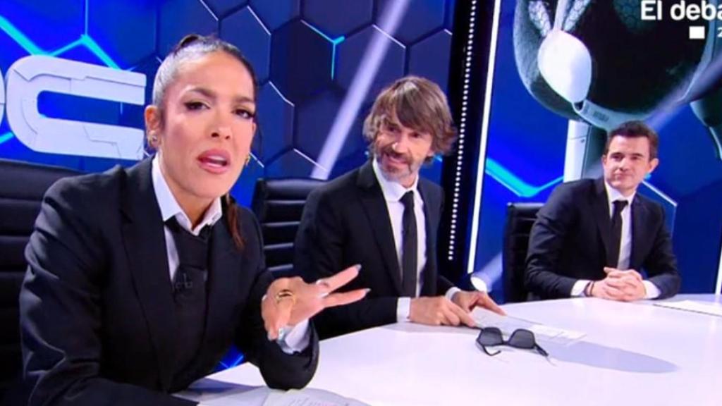 Lorena Castell, Santi Millán y Pablo González Batista, presentadores de 'Caiga quien caiga'.