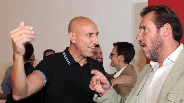 El alcalde de León, José Antonio Diez, y el ministro de Transportes y Movilidad Sostenible, Óscar Puente, en una imagen de archivo