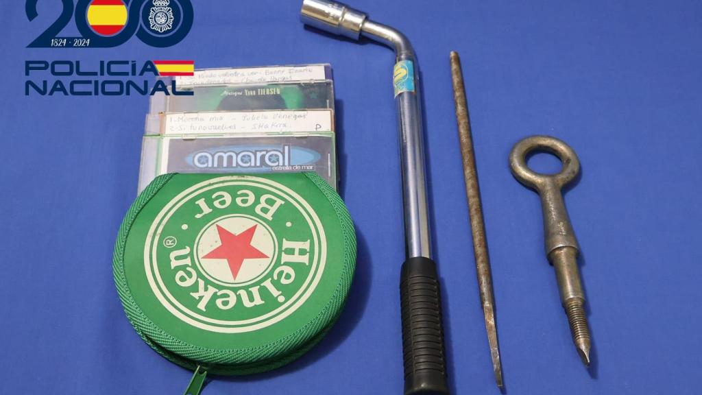 Herramientas intervenidas al ladrón por la Policía Nacional