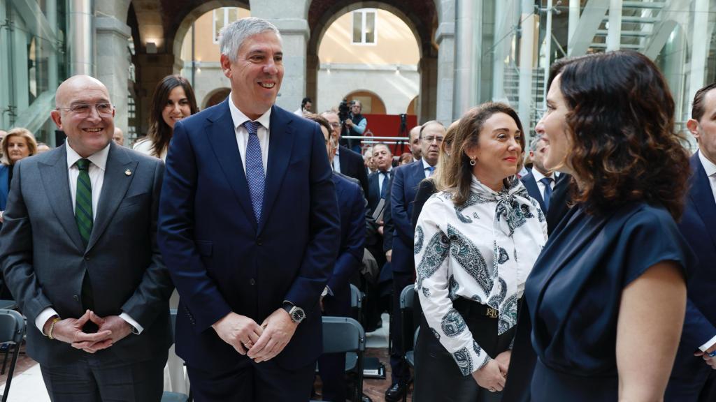 José Vicente de los Mozos durante el pregón de la Semana Santa de Valladolid en Madrid con la presidenta Isabel Díaz Ayuso