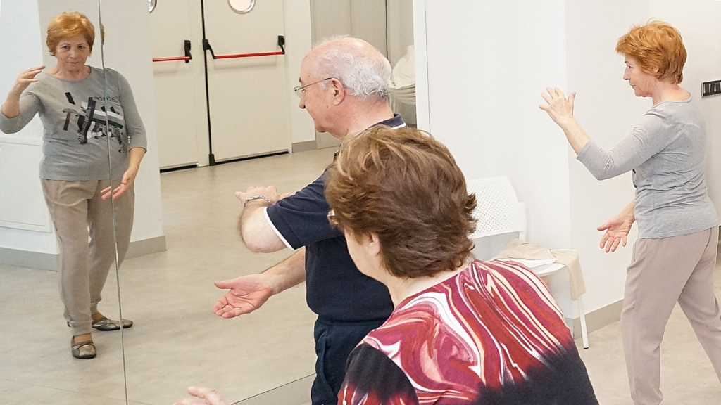 Un grupo de personas mayores