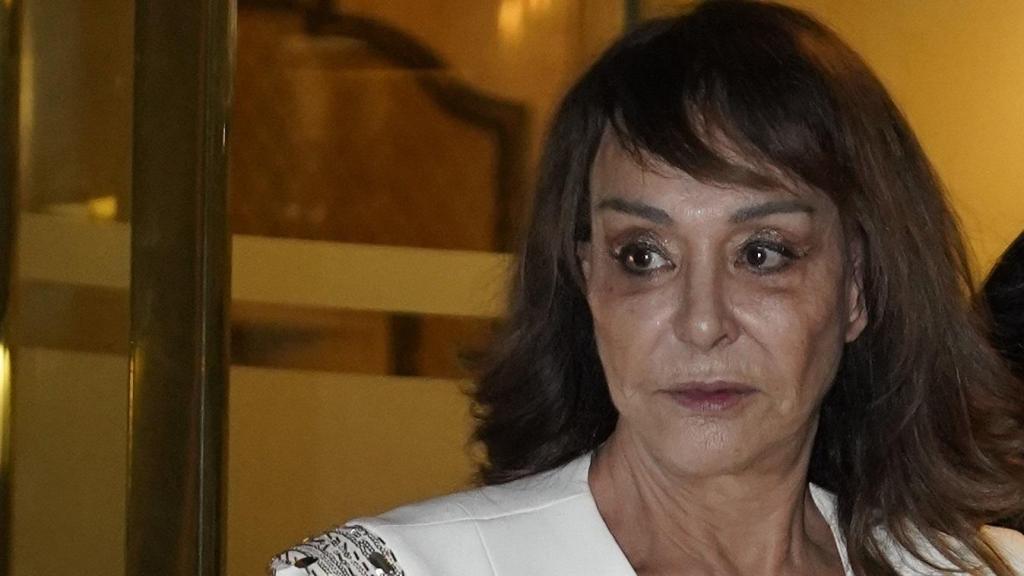 María Ángeles Grajal abandona el hotel Wellington tras su altercado con Jaime Ostos.