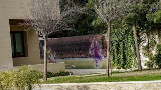 La lona gigante de Leo Messi en el chalet de las empresas de Munuera Montero y su socio