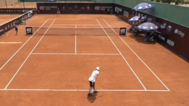 El momento en el que el partido de tenis se detiene en la República del Congo.
