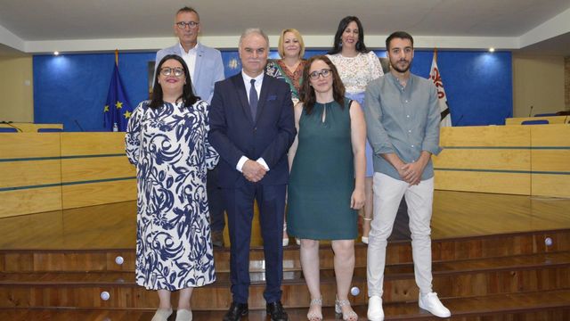El alcalde de Malagón, Luis Carlos Segura, junto a los concejales de Somos Malagón y PSOE.