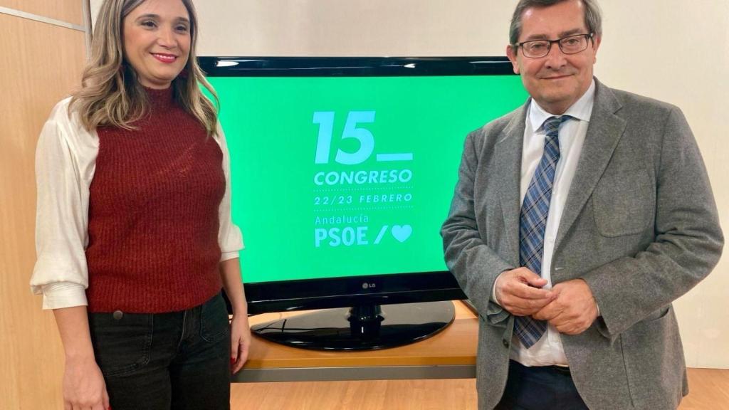 María Márquez junto a Entrena, en la presentación de la agenda del congreso del PSOE andaluz.