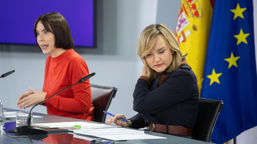 La portavoz del Gobierno, Pilar Alegría, y la ministra de Ciencia, Diana Morant, este martes tras el Consejo de Ministros.