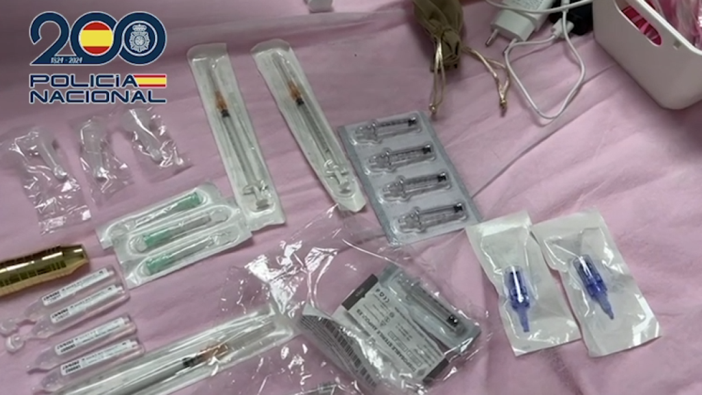 Jeringuillas usadas para inyectar ácido hialurónico en un salón de belleza de Chamberí.