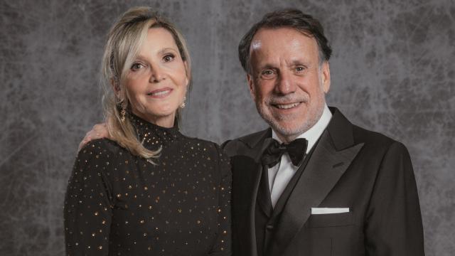 Columna Martí y José Creuheras, posando en el 'photocall' de la gala de 'Las Top 100'.