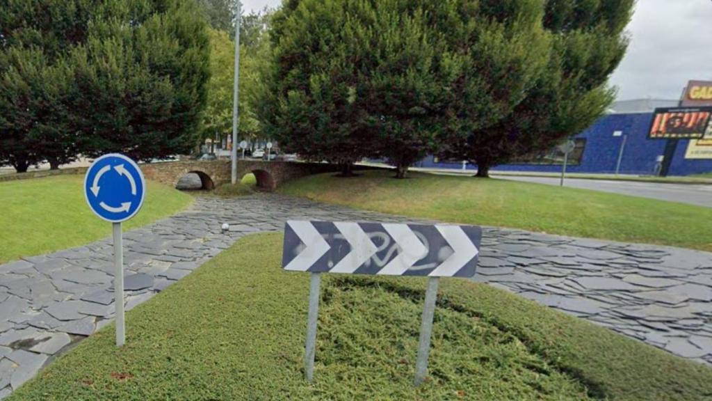 La rotonda de Santa Cruz en Oleiros (A Coruña).