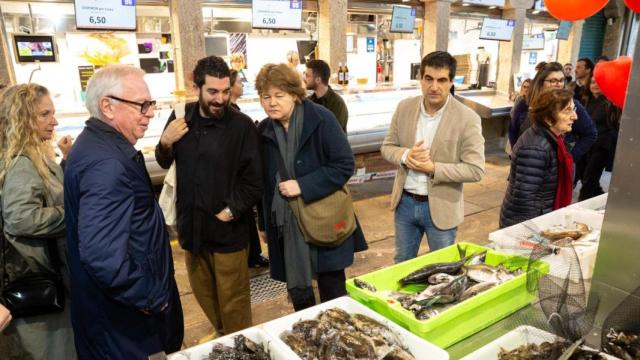 David Chipperfield y Carolyn Steel, este martes n la Praza de Abastos de Santiago.