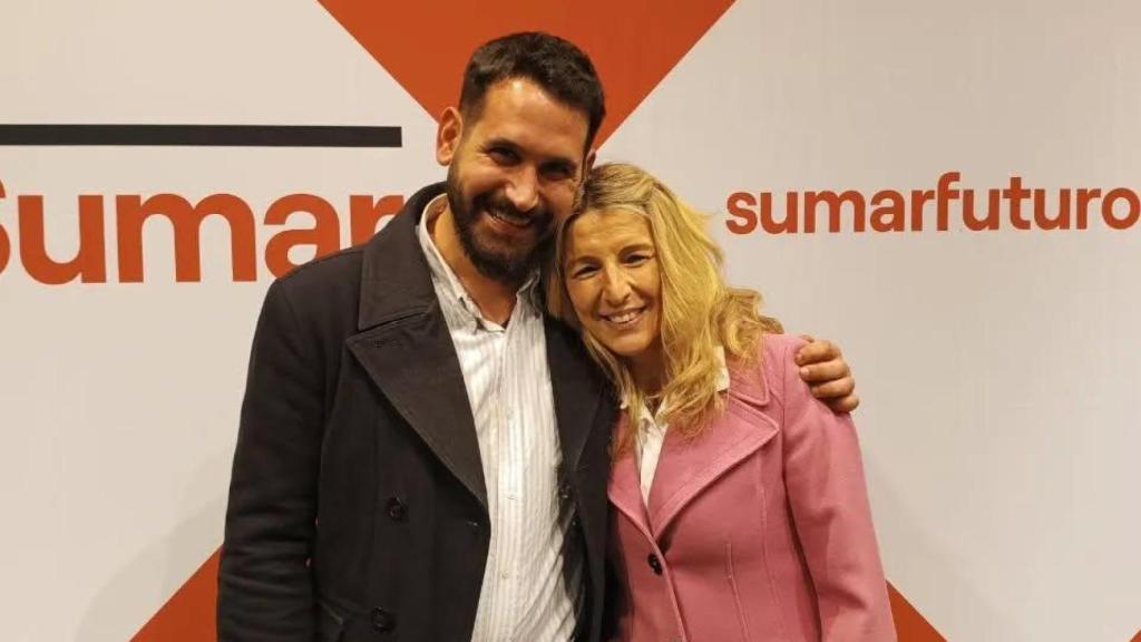 En una imagen compartida en sus redes sociales, Juan José Martínez Riera abraza a Yolanda Díaz.