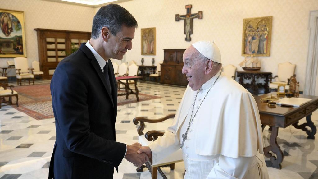 Pedro Sánchez y el papa Francisco durante la última visita al Vaticano del presidente español, en octubre de 2024.