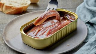 Una lata de anchoas.