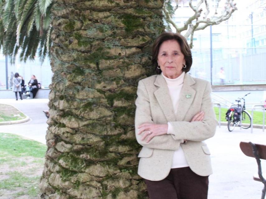 Carmen Marón en una plaza coruñesa.