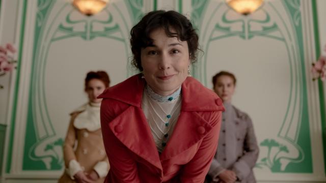 Nadia de Santiago interpreta a Elena Bianda en 'Manual para señoritas'.