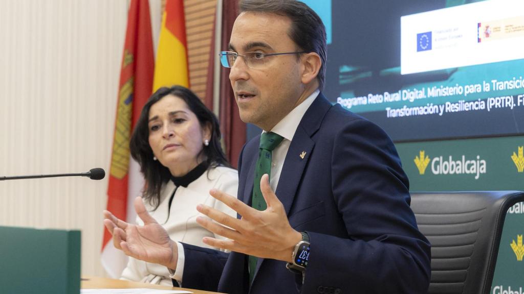 Pedro Palacios y Carla Avilés durante la rueda de prensa de presentación.