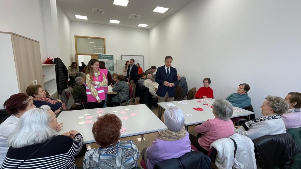 Visita a un grupo de usuarios del programa que realizan actividades semanalmente en el Centro Municipal Integrado Victoria Adrados