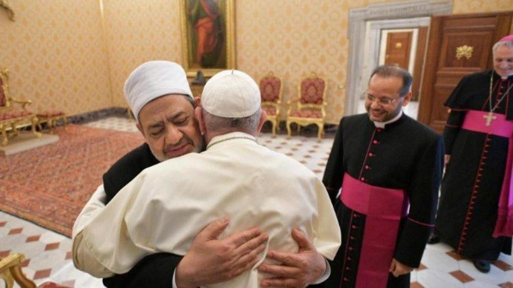 Francisco con Ahmed el Tayeb en el Vaticano en 2020.