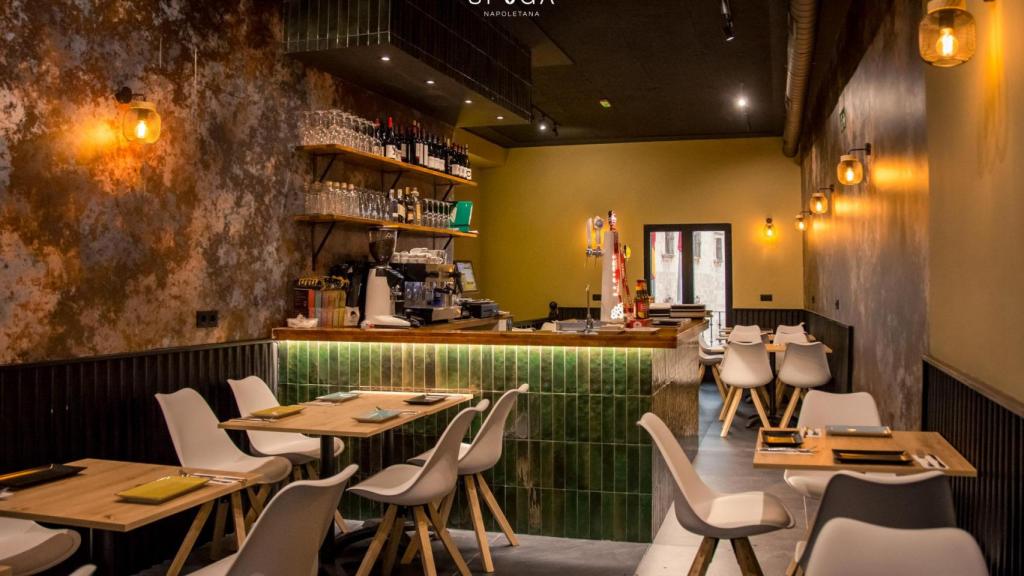 Interior del restaurante Spiga Napoletana, en Toledo.