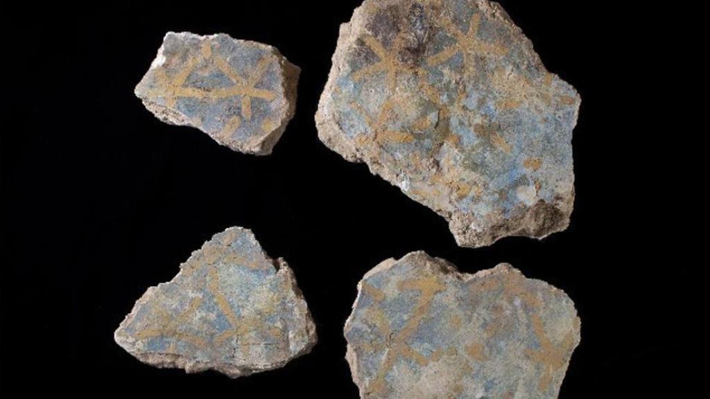 Algunos fragmentos de la vajilla encontrados en el interior de la tumba de Tutmosis II. Foto: EFE / Ministerio de Antigüedades de Egipto