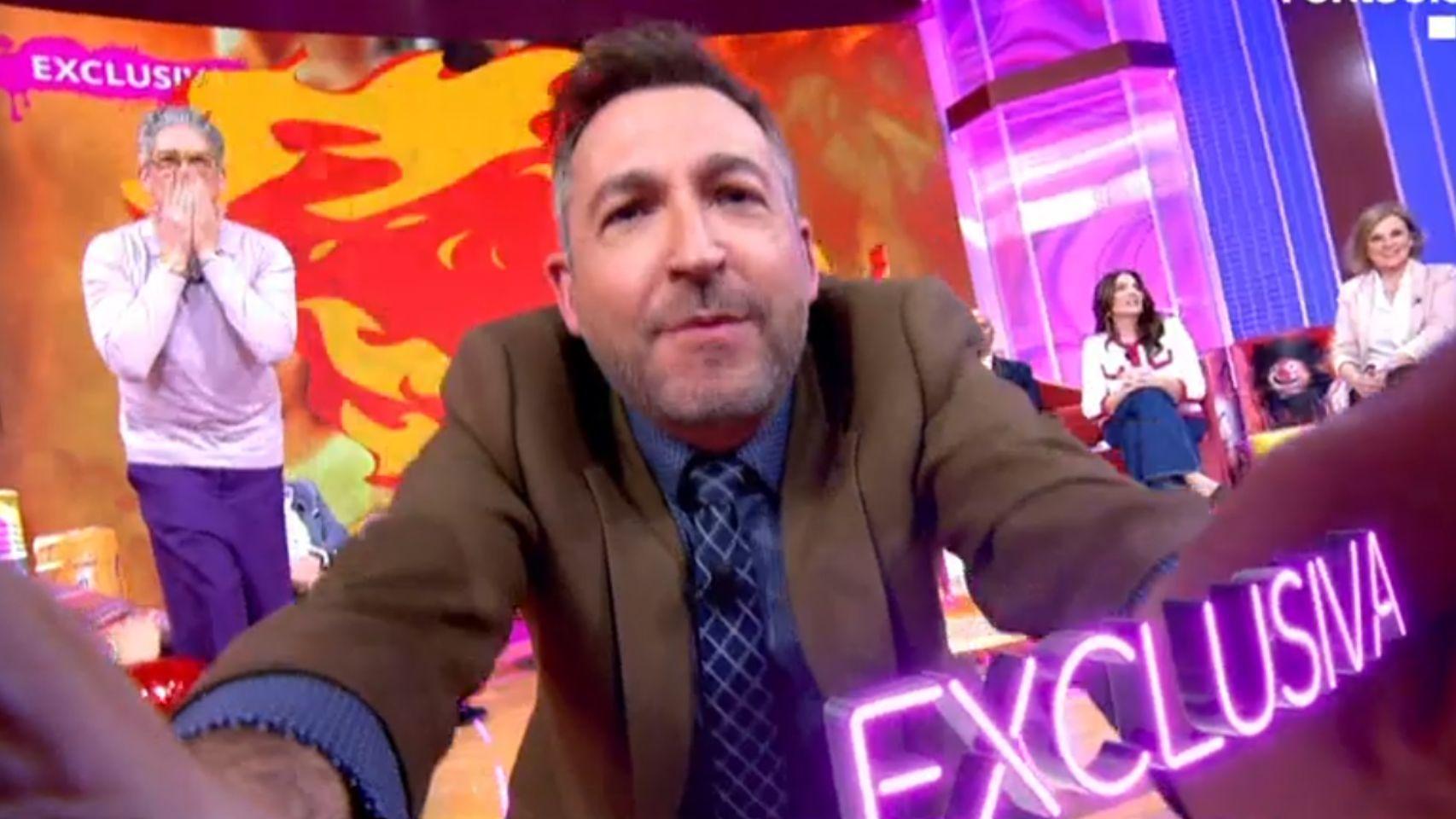 Frank Blanco frena 'Tardear' en pleno directo